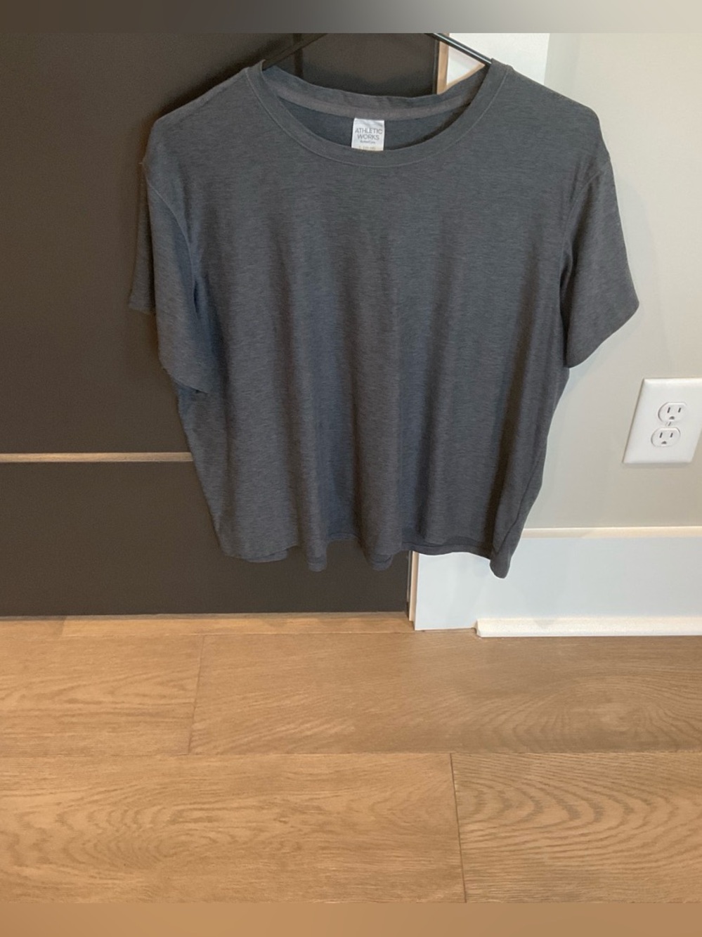 Athletic Works Women’s Dark Gray Crop Workout Tee